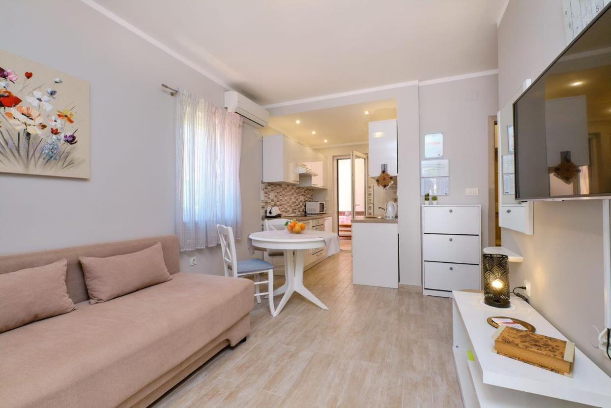 Apartments Enna Mali Lošinj Zewnętrze zdjęcie